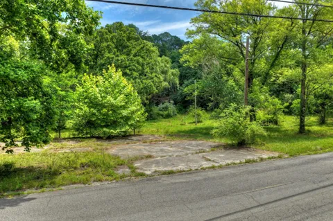 526 Airport Road