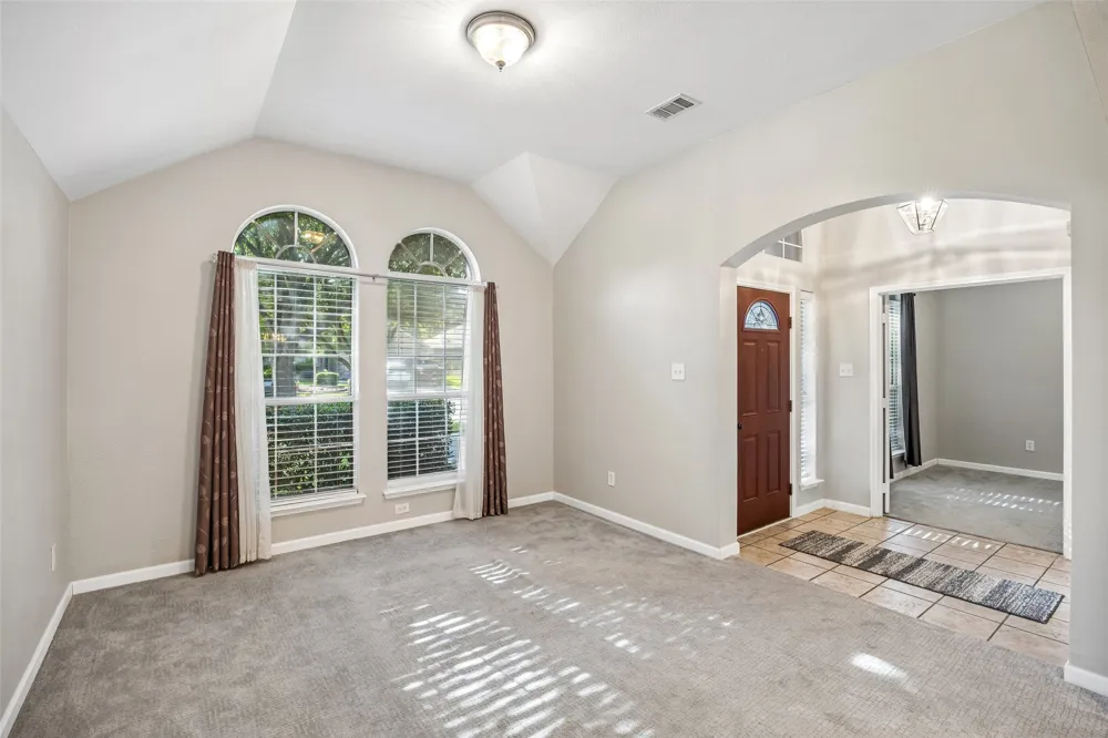 949 Chestnut Lane Saginaw, TX 76179