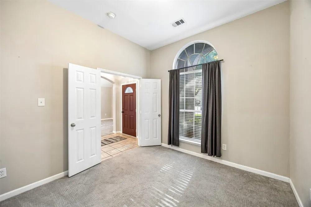 949 Chestnut Lane Saginaw, TX 76179