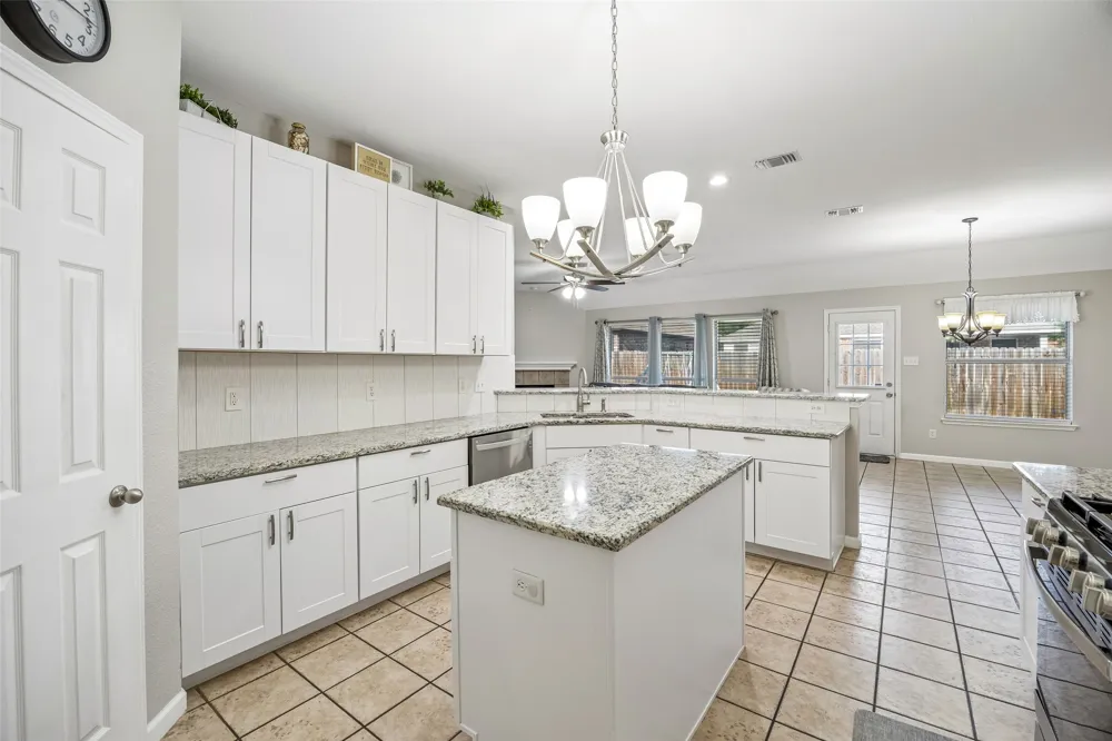 949 Chestnut Lane Saginaw, TX 76179
