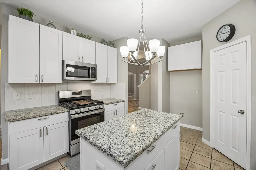 949 Chestnut Lane Saginaw, TX 76179