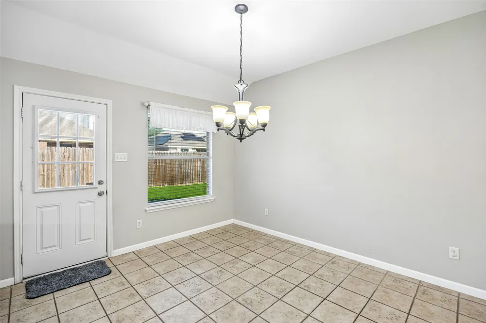949 Chestnut Lane Saginaw, TX 76179