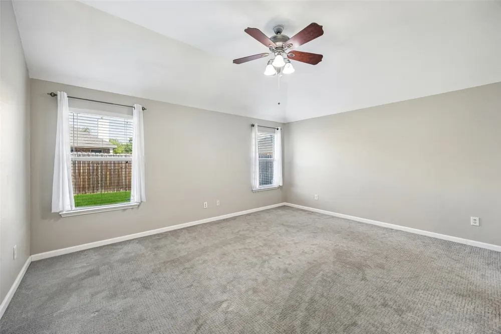 949 Chestnut Lane Saginaw, TX 76179
