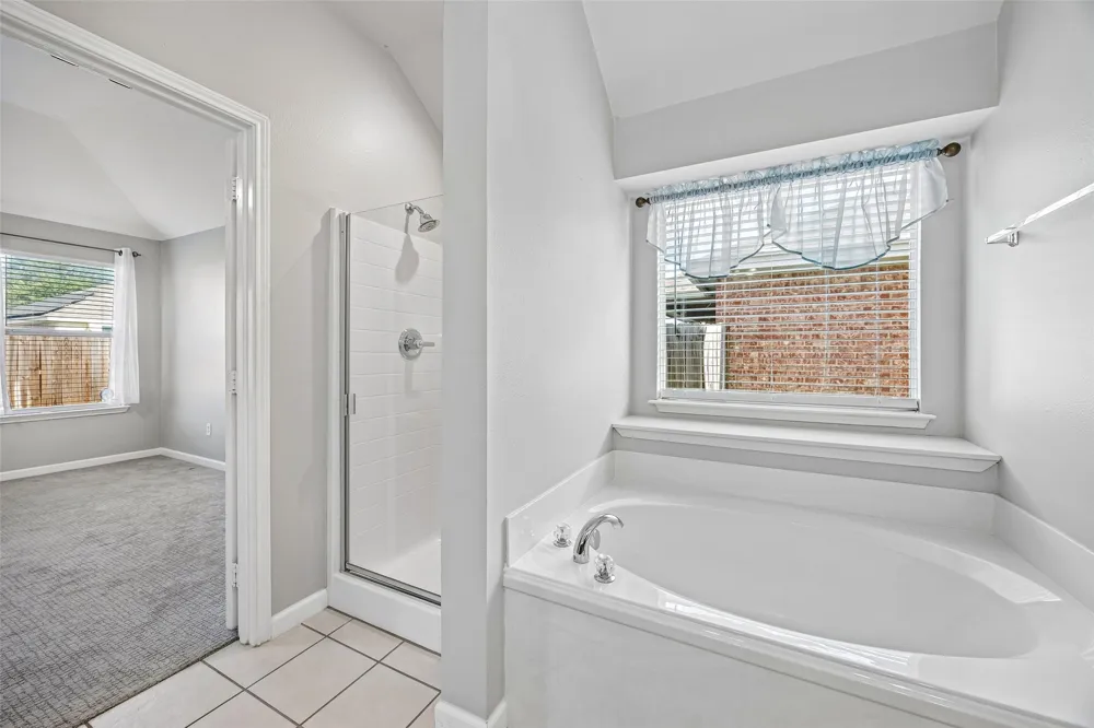 949 Chestnut Lane Saginaw, TX 76179