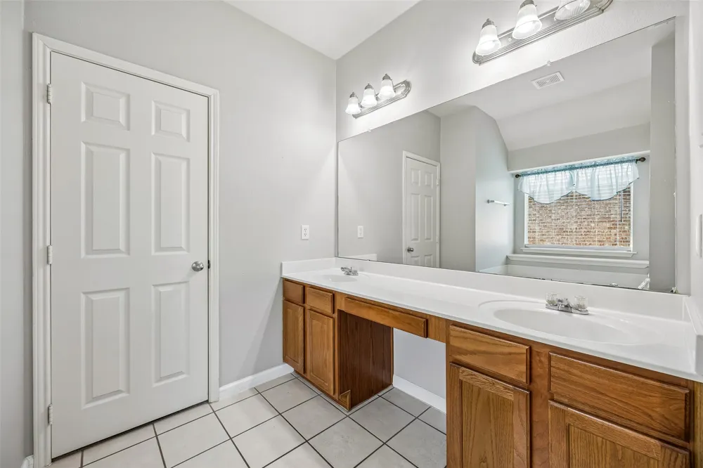 949 Chestnut Lane Saginaw, TX 76179