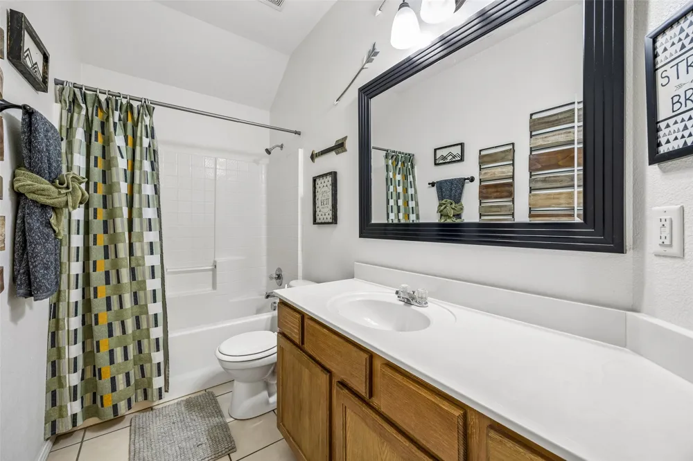 949 Chestnut Lane Saginaw, TX 76179