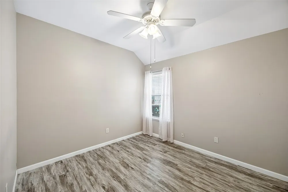 949 Chestnut Lane Saginaw, TX 76179