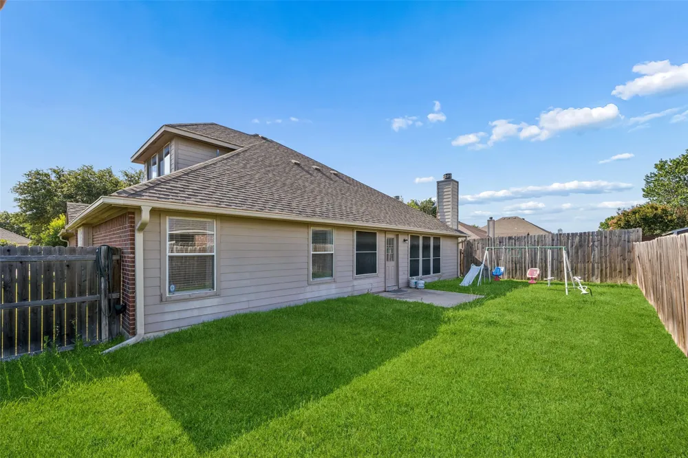 949 Chestnut Lane Saginaw, TX 76179