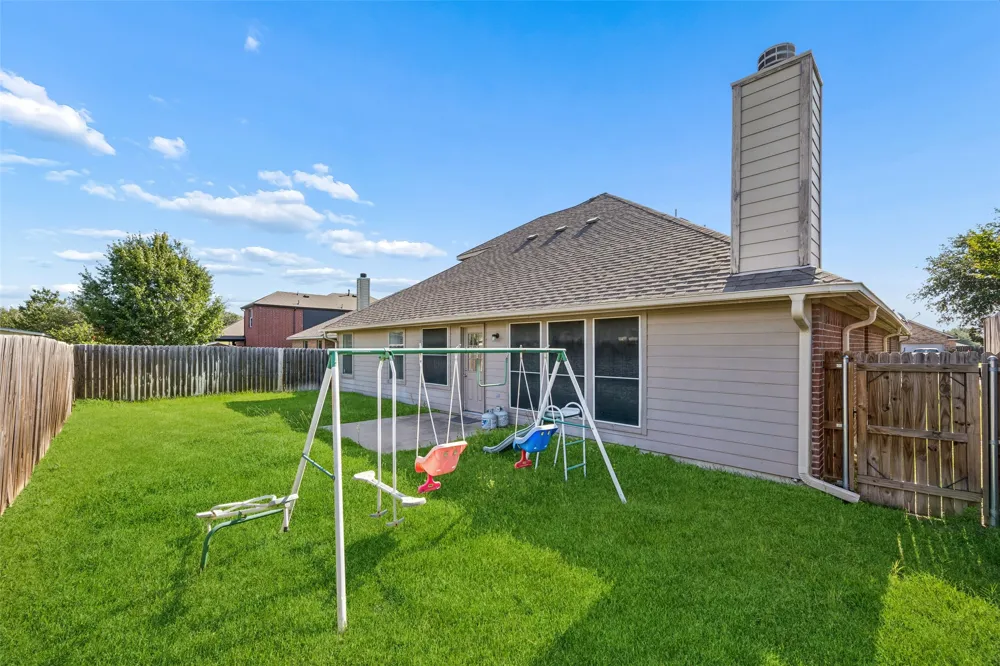 949 Chestnut Lane Saginaw, TX 76179