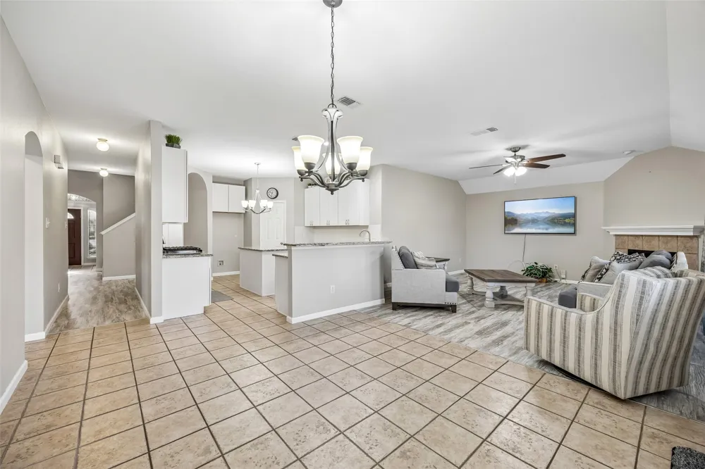 949 Chestnut Lane Saginaw, TX 76179