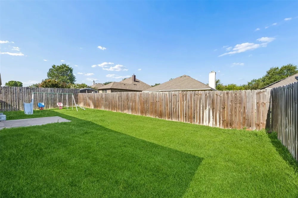 949 Chestnut Lane Saginaw, TX 76179