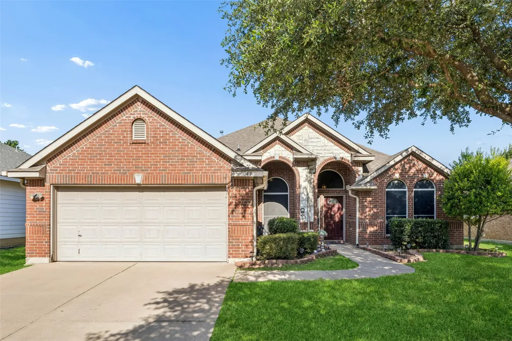 949 Chestnut Lane Saginaw, TX 76179