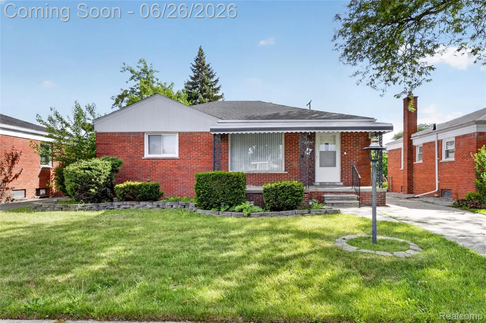 18270 Ash Avenue Eastpointe City, MI 48021