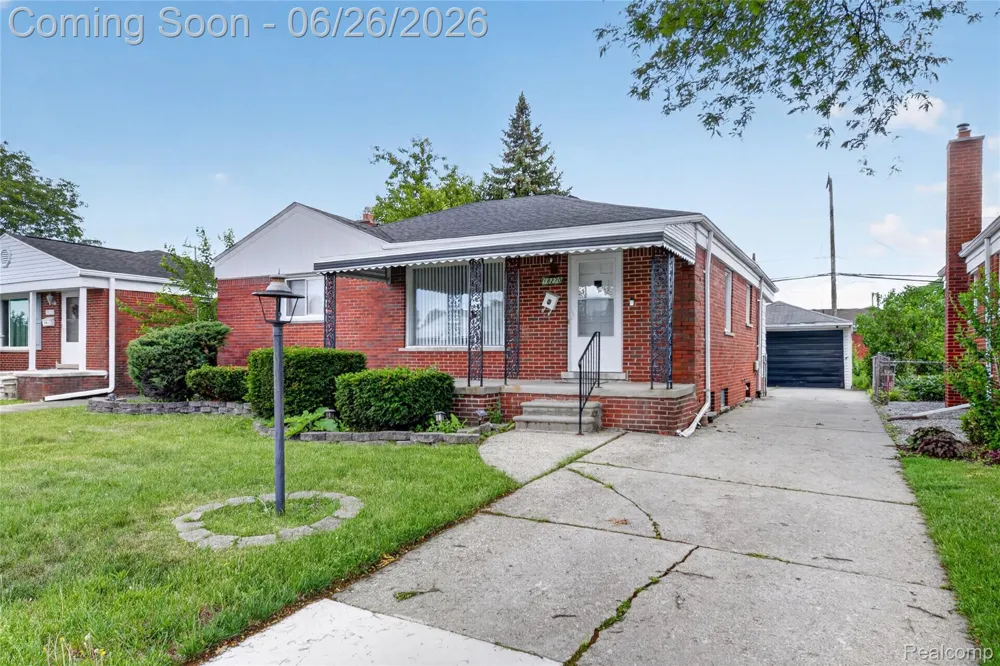 18270 Ash Avenue Eastpointe City, MI 48021