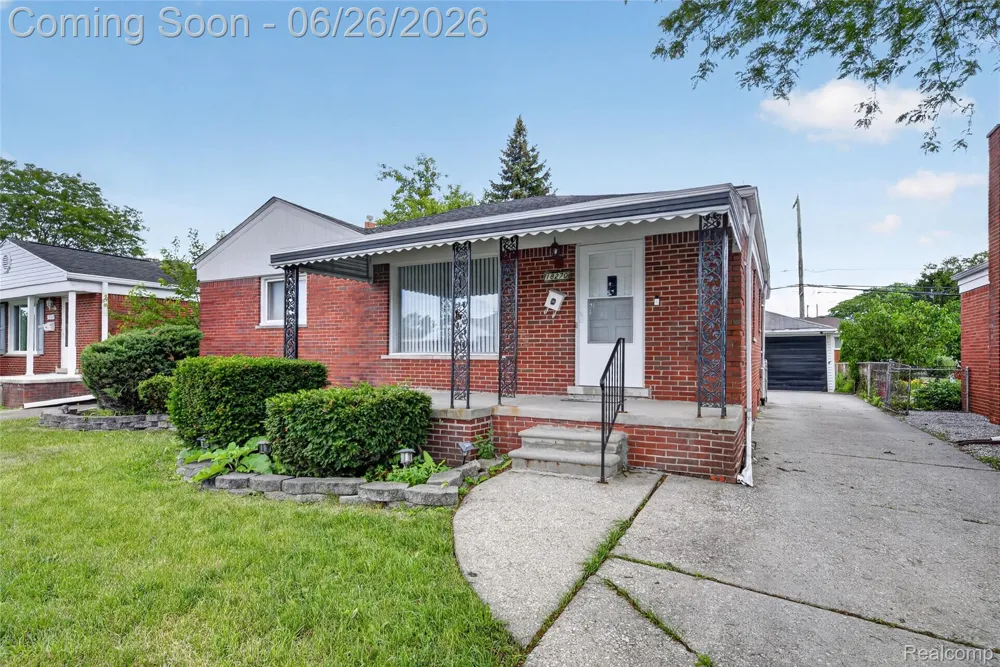 18270 Ash Avenue Eastpointe City, MI 48021