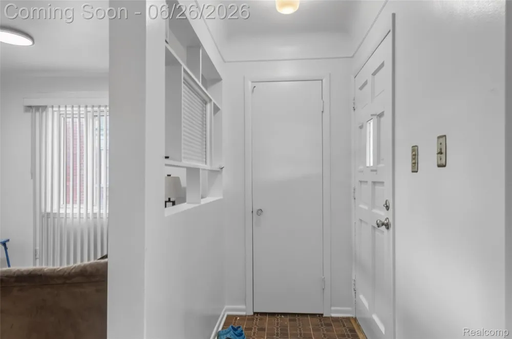 18270 Ash Avenue Eastpointe City, MI 48021