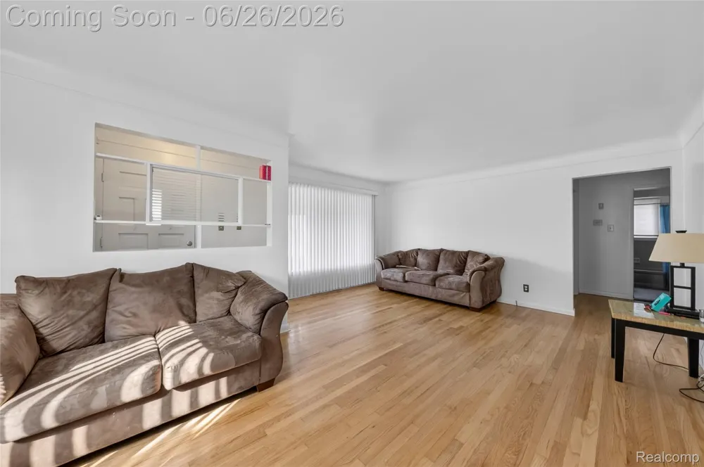 18270 Ash Avenue Eastpointe City, MI 48021
