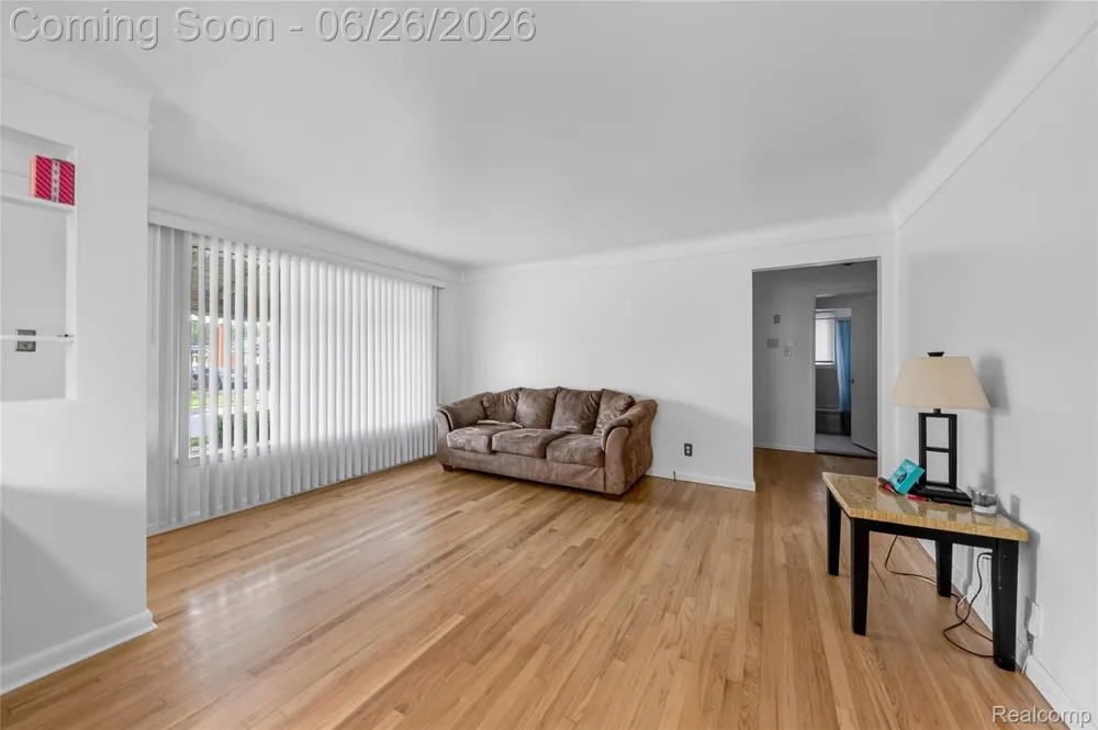 18270 Ash Avenue Eastpointe City, MI 48021