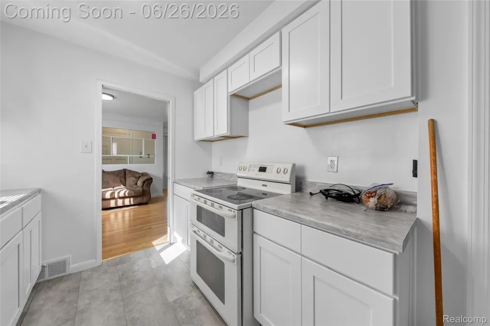 18270 Ash Avenue Eastpointe City, MI 48021