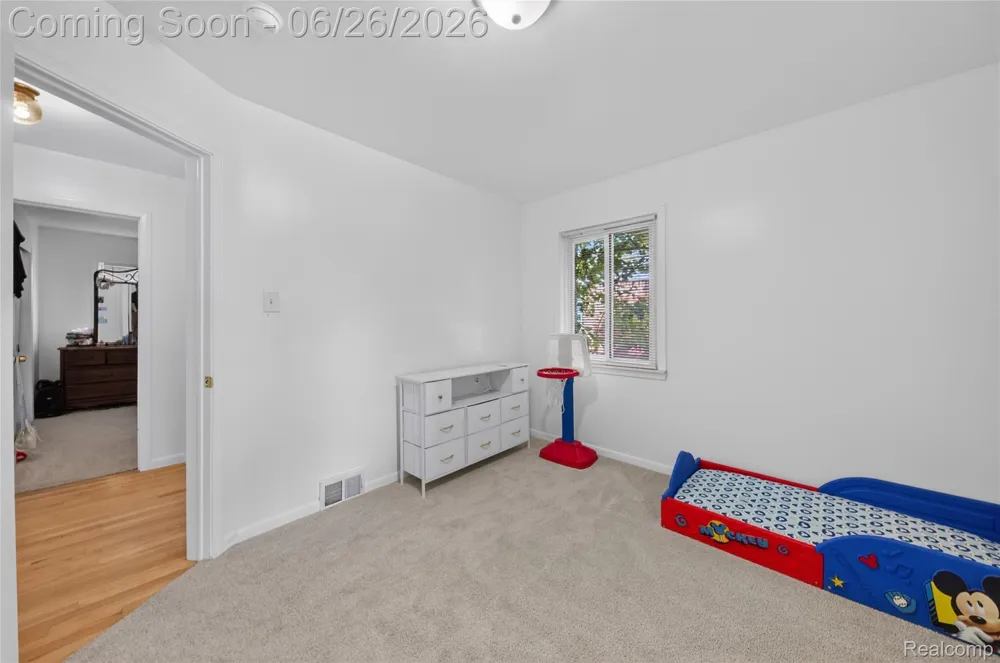 18270 Ash Avenue Eastpointe City, MI 48021