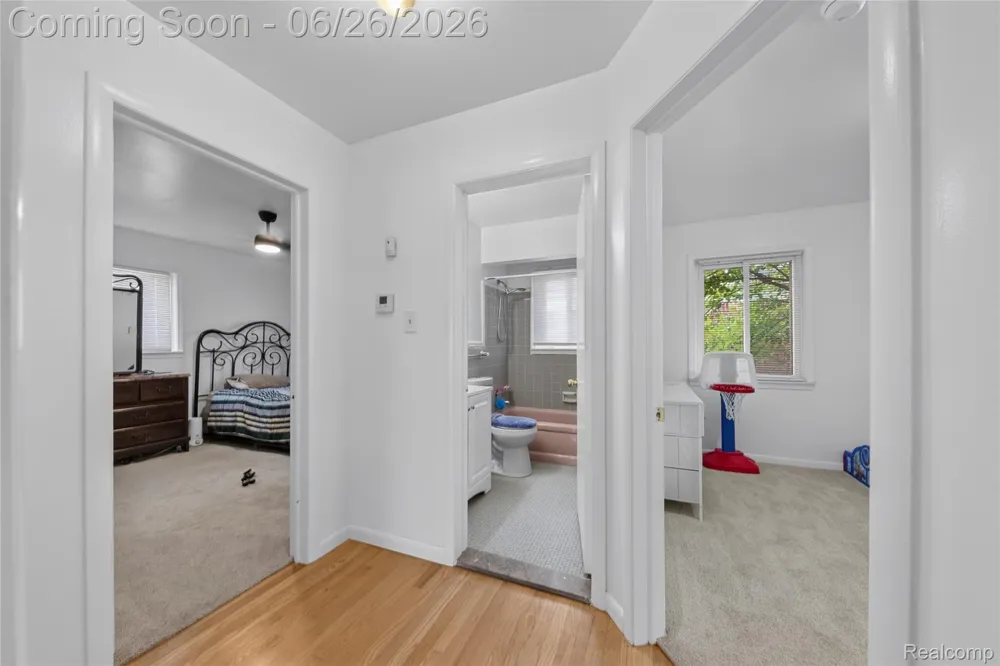 18270 Ash Avenue Eastpointe City, MI 48021