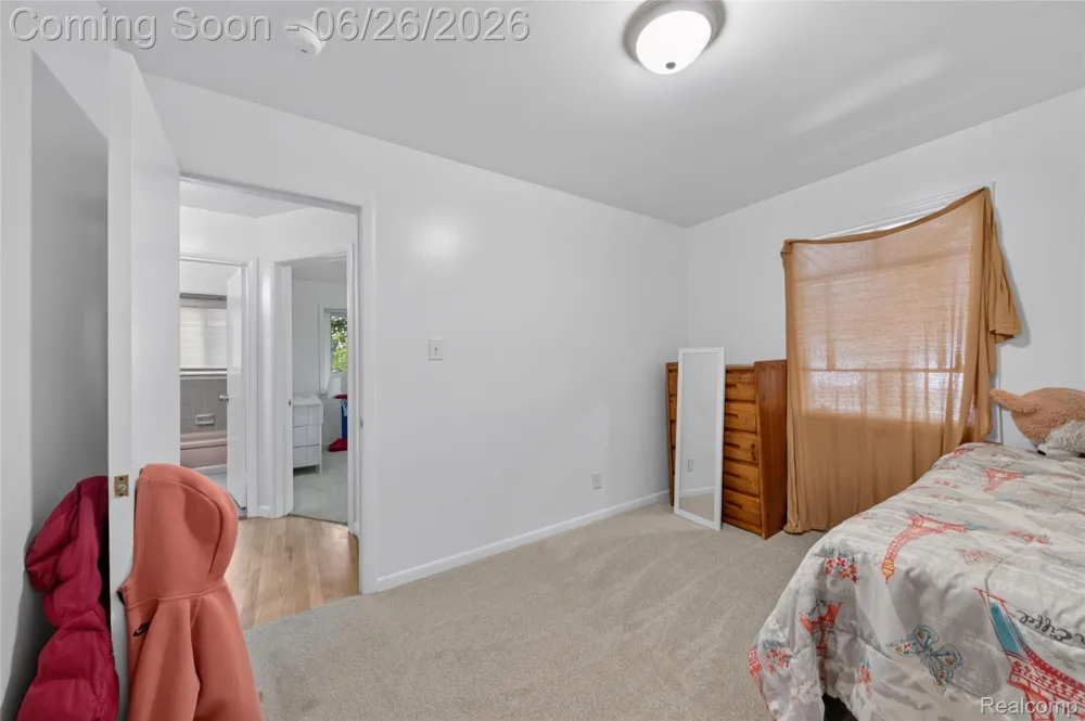 18270 Ash Avenue Eastpointe City, MI 48021