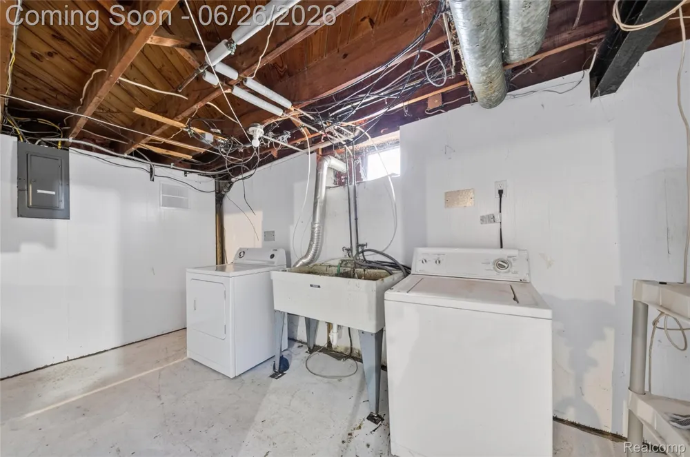 18270 Ash Avenue Eastpointe City, MI 48021