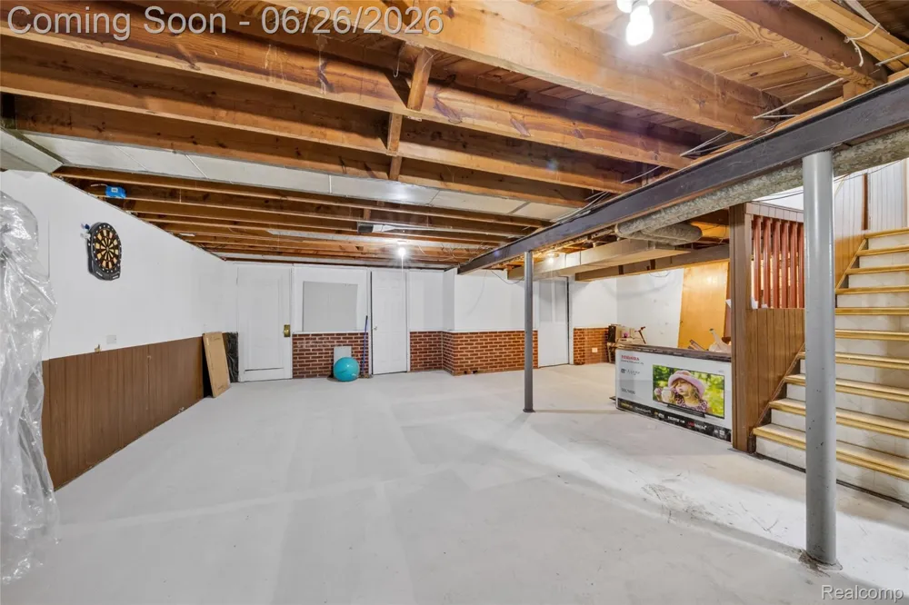 18270 Ash Avenue Eastpointe City, MI 48021
