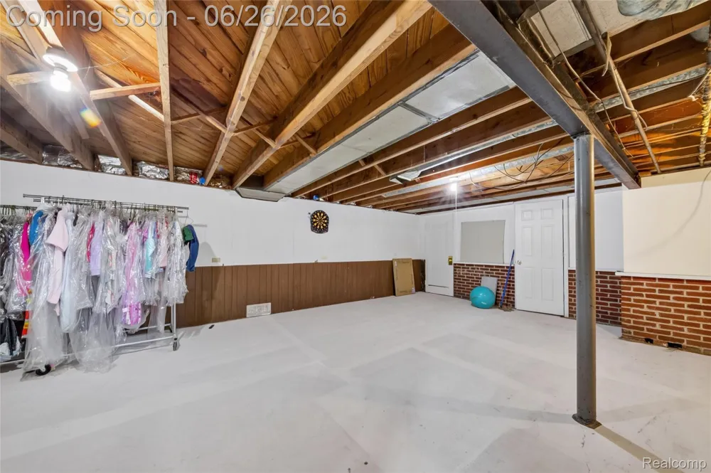 18270 Ash Avenue Eastpointe City, MI 48021