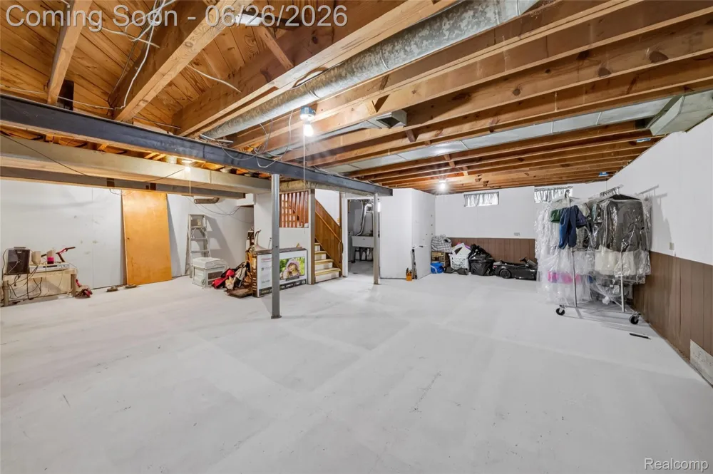 18270 Ash Avenue Eastpointe City, MI 48021
