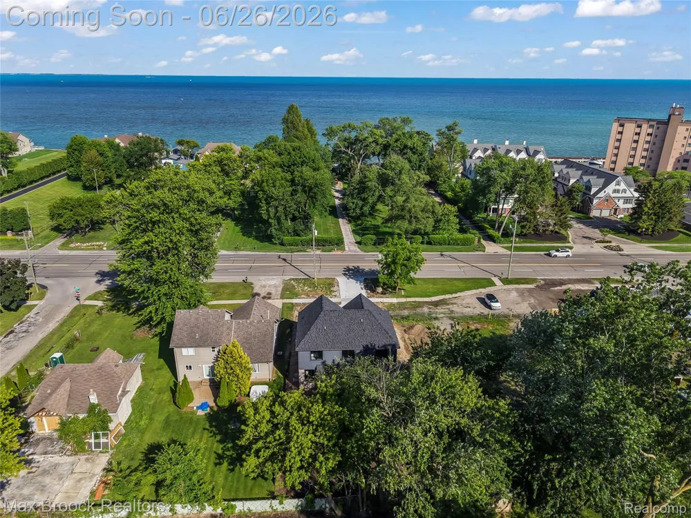 34575 Jefferson Avenue Harrison Charter Township, MI 48045