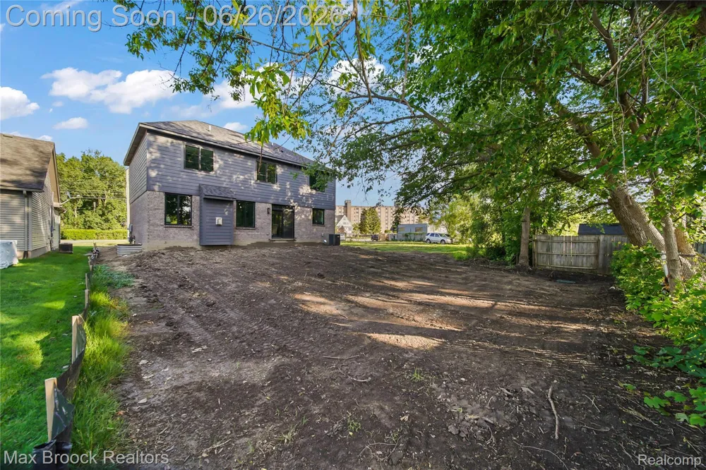 34575 Jefferson Avenue Harrison Charter Township, MI 48045