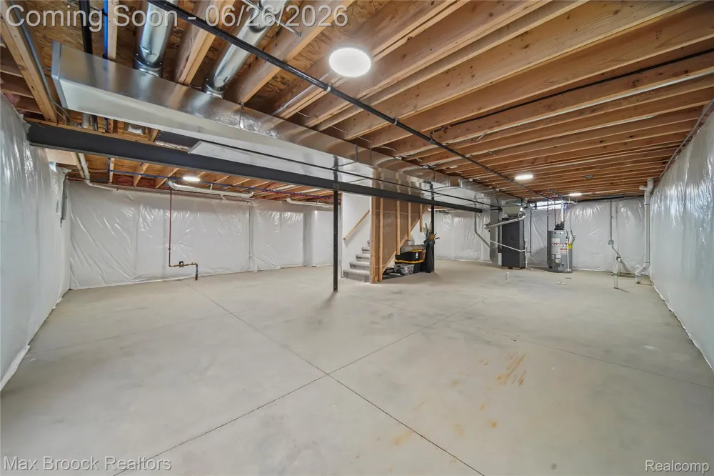 34575 Jefferson Avenue Harrison Charter Township, MI 48045