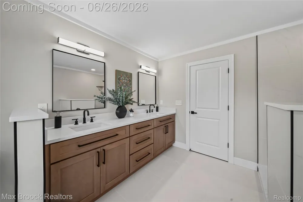 34575 Jefferson Avenue Harrison Charter Township, MI 48045