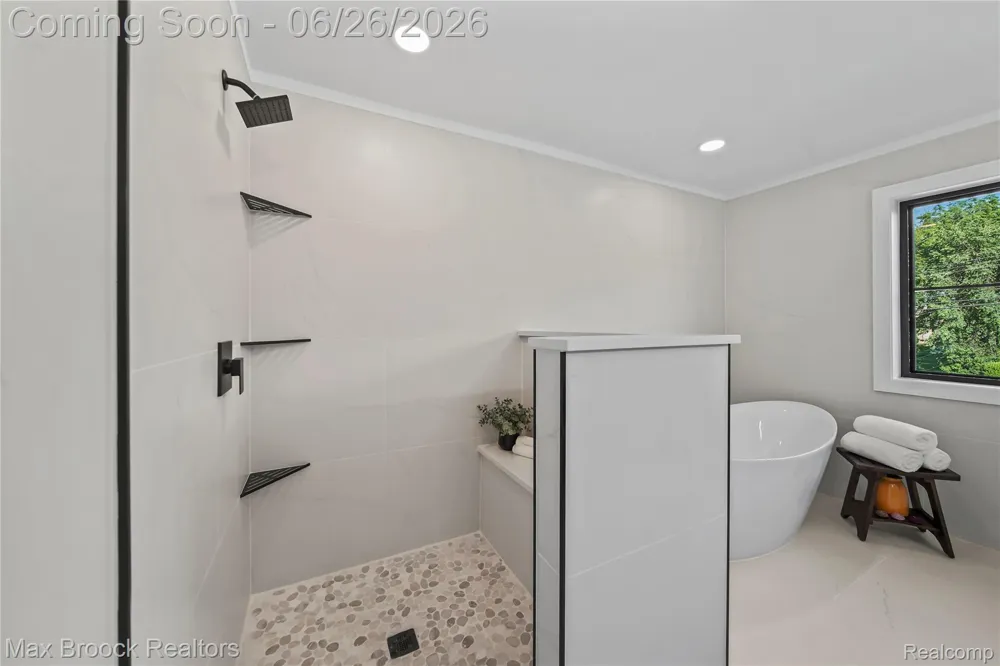 34575 Jefferson Avenue Harrison Charter Township, MI 48045