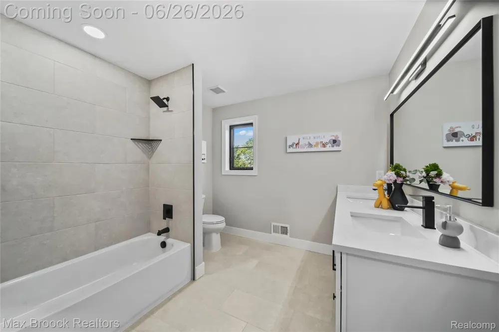 34575 Jefferson Avenue Harrison Charter Township, MI 48045