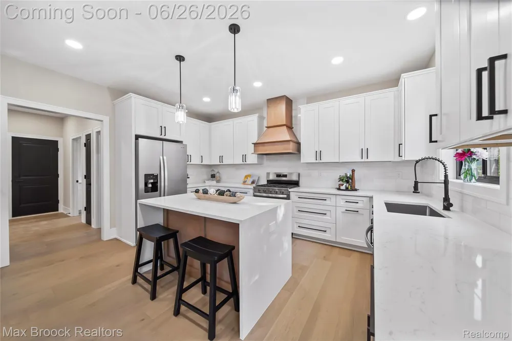 34575 Jefferson Avenue Harrison Charter Township, MI 48045