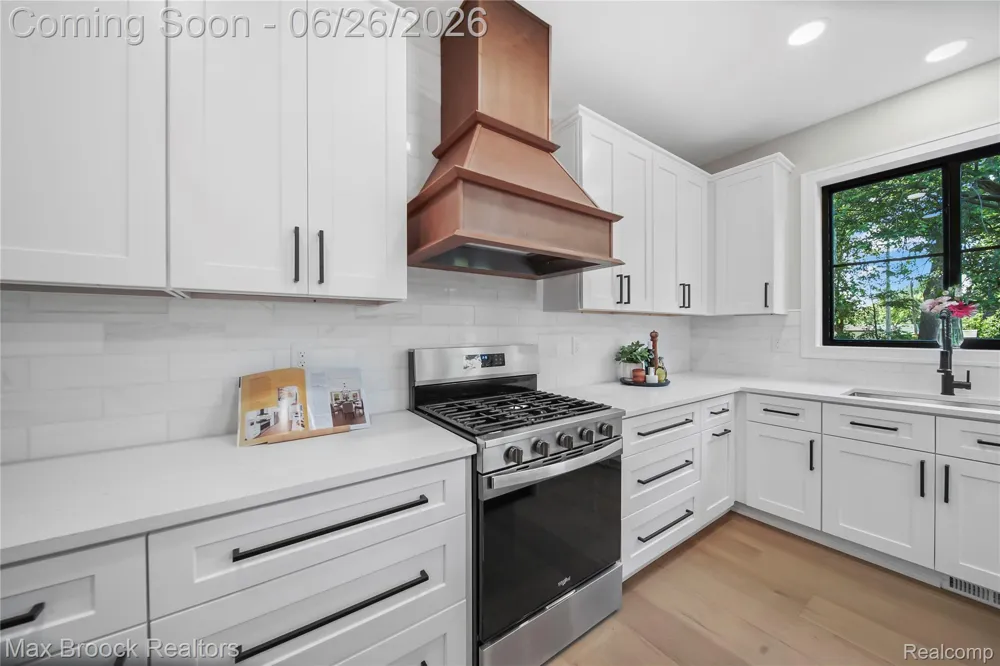34575 Jefferson Avenue Harrison Charter Township, MI 48045