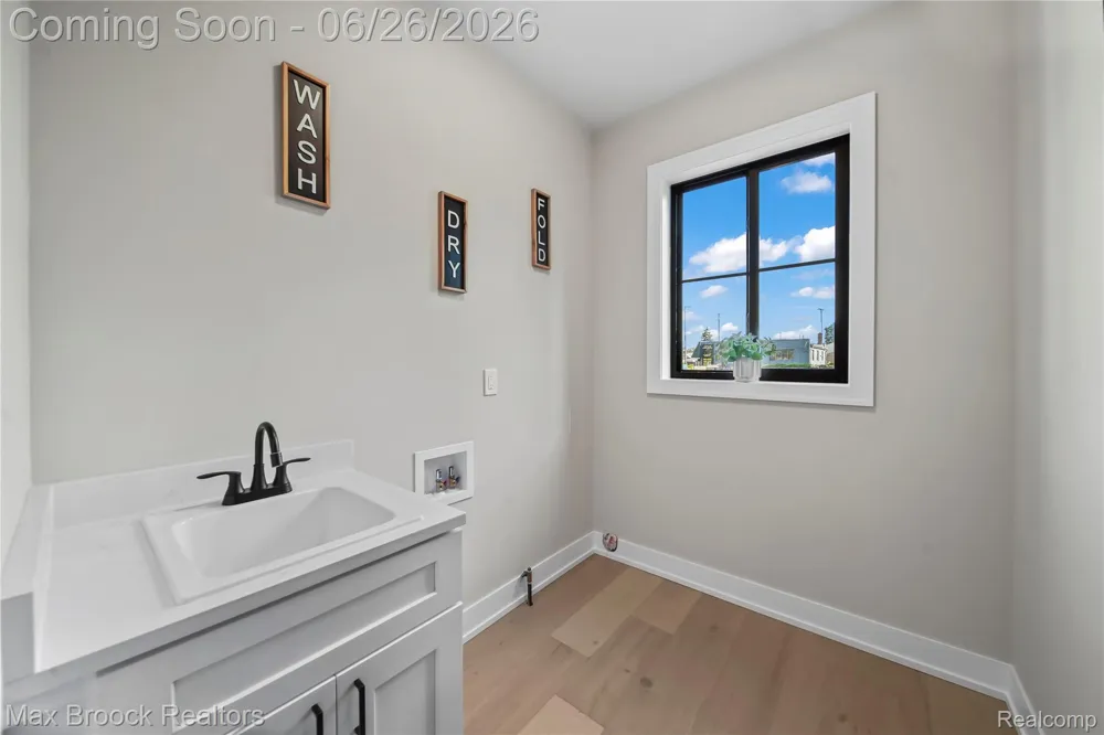 34575 Jefferson Avenue Harrison Charter Township, MI 48045