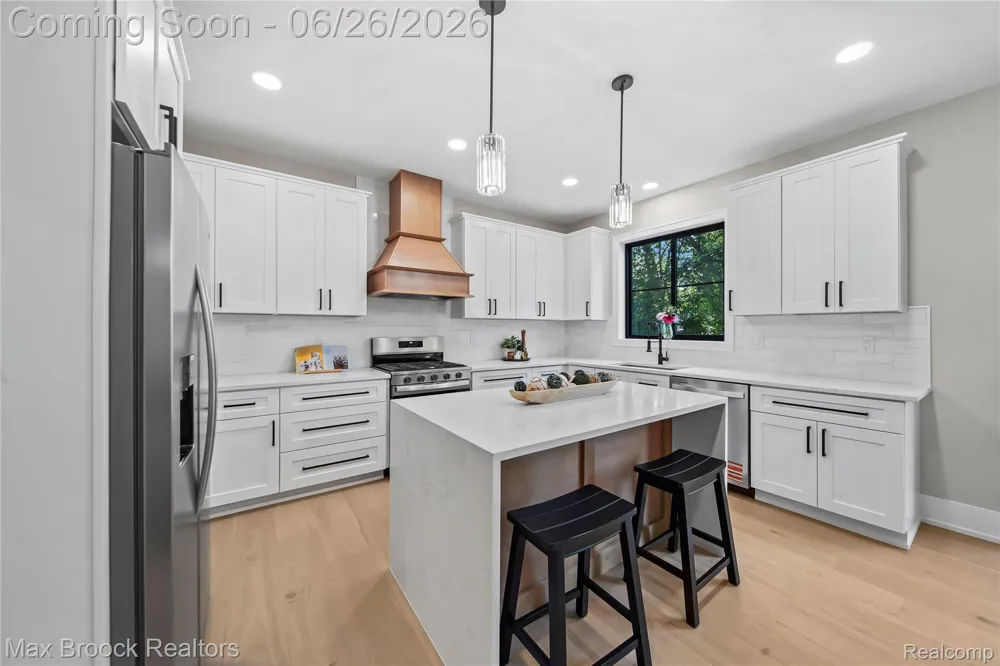 34575 Jefferson Avenue Harrison Charter Township, MI 48045