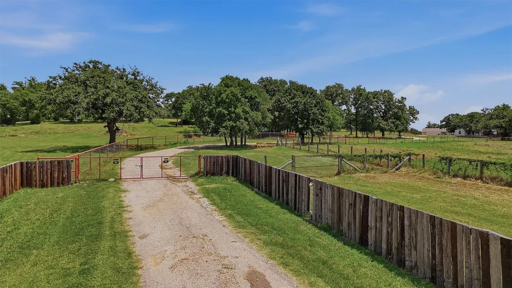 7154 E Fm 922 Valley View, TX 76272