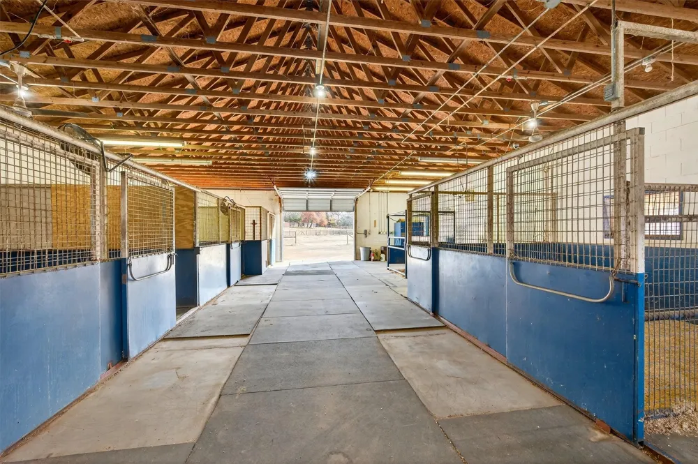 7154 E Fm 922 Valley View, TX 76272