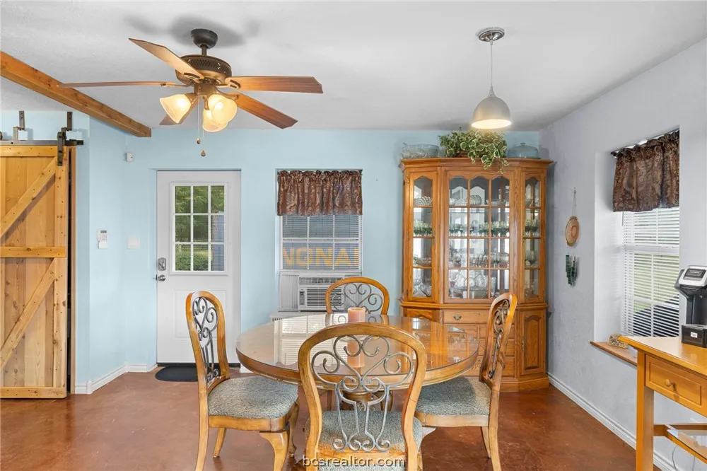 4942 Old Wagon Lane Richards, TX 77873