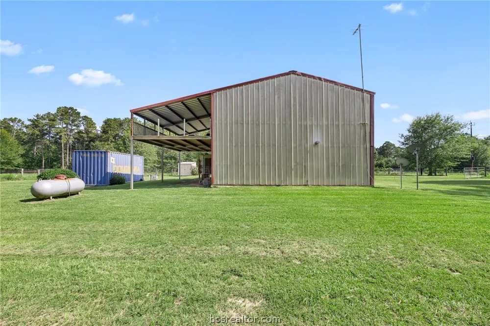 4942 Old Wagon Lane Richards, TX 77873