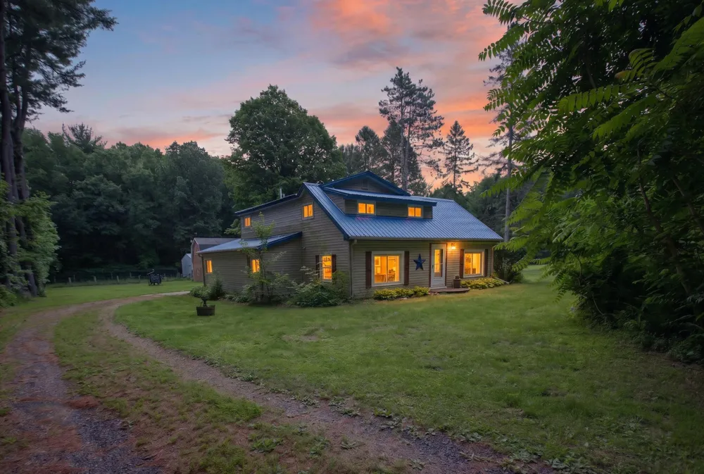 8727 Lansing Avenue Rives Junction, MI 49277