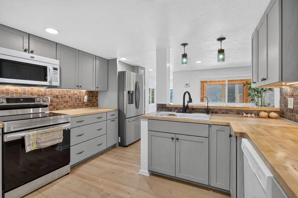 8727 Lansing Avenue Rives Junction, MI 49277
