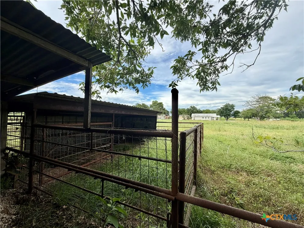 17 County Road 236A Gonzales, TX 78629