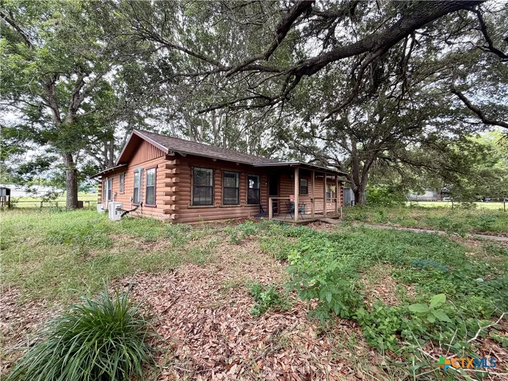 17 County Road 236A Gonzales, TX 78629
