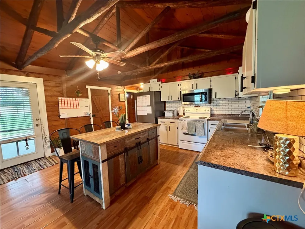 17 County Road 236A Gonzales, TX 78629