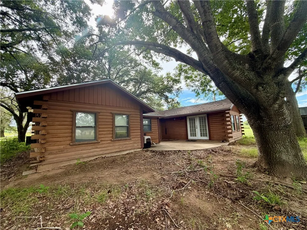 17 County Road 236A Gonzales, TX 78629